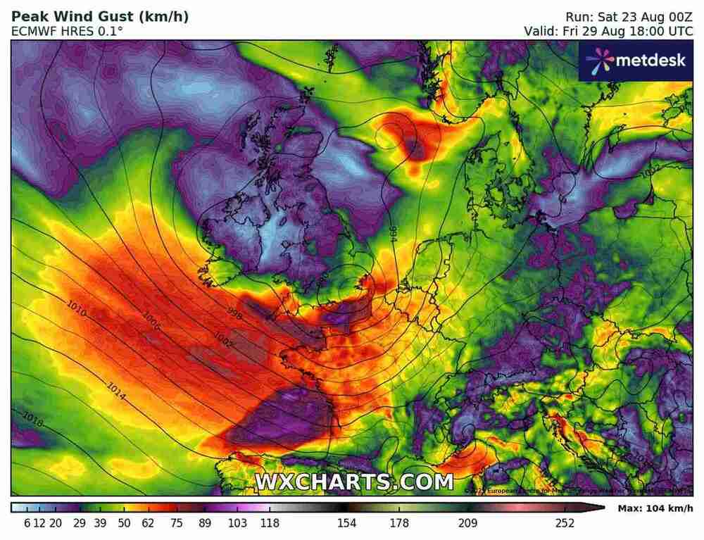 Będzie ogromny cyklon na zachodzie Europy w sierpniu 2025. Wiatr przekroczy 150 km/h. Gdzie będzie były huragan