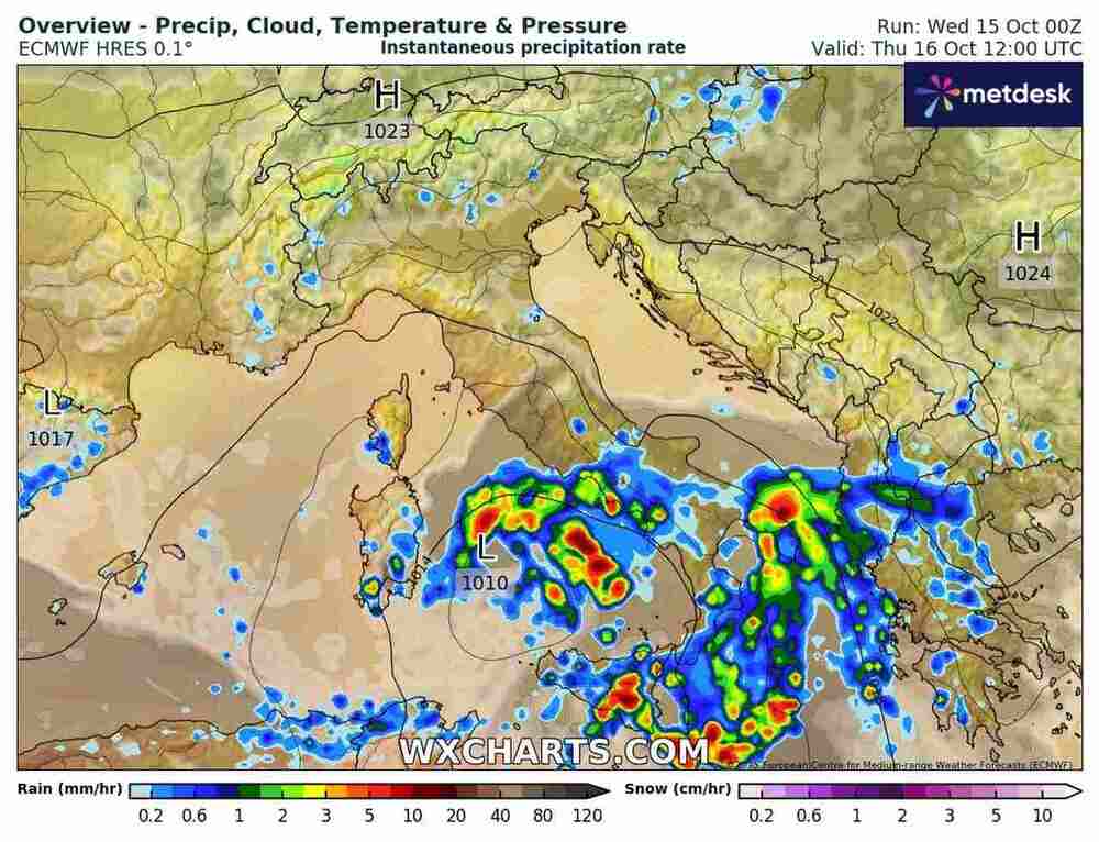 Nagłe oberwanie chmury zaleje domy na południu Europy w październiku 2025. Spadnie 240 litrów wody na m2 ziemi. Ulewy przyniosą powodzie błyskawiczne przy przejściu niżu