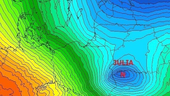 Pogoda. Niż Julia z wichurami w Polsce. Wiatr ponad 100 km/h i możliwe burze. Najnowsza prognoza na 23-24 lutego 2020