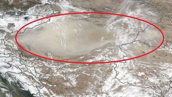Pogoda. Gigantyczna burza piaskowa w Chinach rozciąga się na odległość 1800 km
