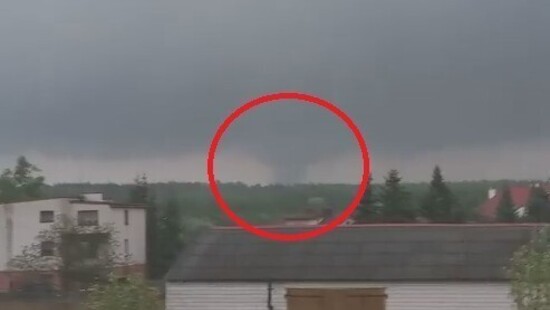 Pogoda. Tornado w województwie łódzkim. Trąba powietrzna uderzyła w Woli Buczkowskiej