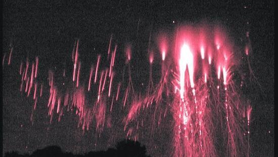 Pogoda. Na Słowacji pojawiły się burze z duszkami atmosferycznymi - Sprite. Rozświetliły niebo nad Tatrami