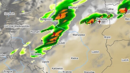 Pogoda na dziś 10 lipca. Przejdą silne burze - nawałnice przyniosą ulewny deszcz, grad i porywisty wiatr. Występuje ryzyko tornada. W południowej połowie Polski gorąco i upalnie