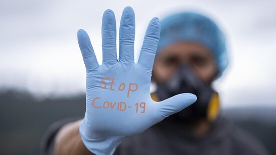 Lek na koronawirusa COVID-19 w Polsce. Ruszyła produkcja leku na SARS-CoV-2