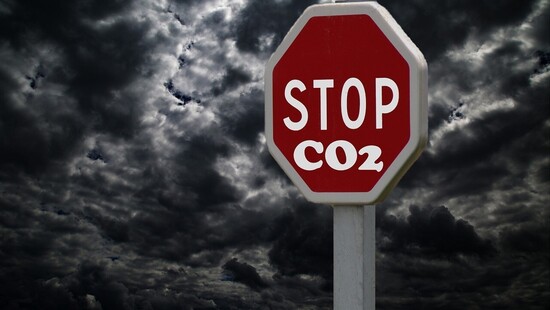 UE o 55% zredukuje emisję CO2. Polska początkowo przeciwna porozumieniu, ale musi zredukować emisję o 120 mln ton do 2030 roku