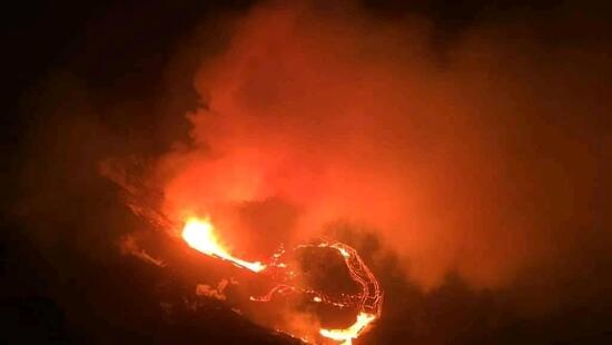Wybuch i erupcja wulkanu Kilauea po trzęsieniu ziemi na Hawajach