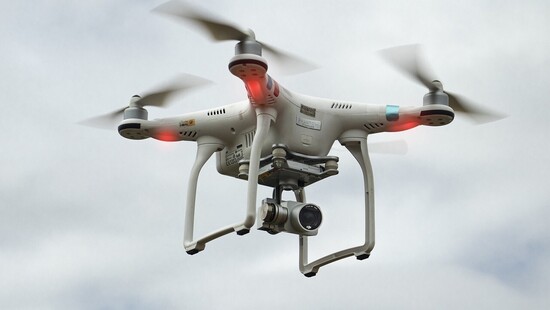 Nowe przepisy użytkowania dronów. Każdy właściciel drona z kamerą musi się zarejestrować, przejść szkolenie i zdać test