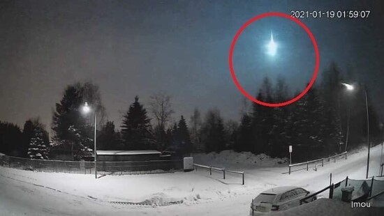 Bolid eksplodował na południe od Rzeszowa. Zdjęcia i nagranie meteoru z Podkarpacia