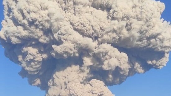 Silna erupcja wulkanu Sinabung w Indonezji. Spływy piroklastyczne dotarły na odległość 5 km