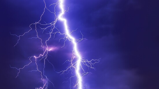 Do Polski zbliża się chłodny front atmosferyczny. W sobotę 27.03 lokalne burze, przelotny deszcz i silniejszy wiatr
