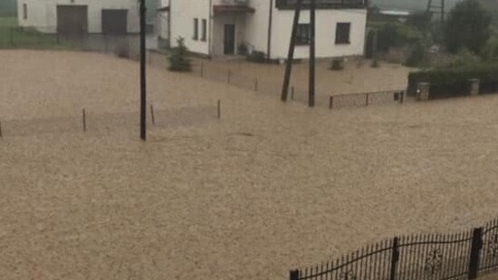 Powódź błyskawiczna w województwie śląskim. Zalane drogi i domy w powiecie raciborskim i wodzisławskim