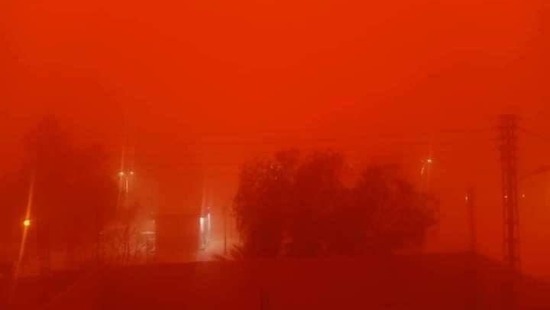 Niebo przybrało apokaliptyczny krwistoczerwony kolor. „Krajobrazy jak z Marsa” przeraziły ludzi