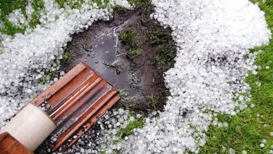  Burze gradowe na południowym wschodzie Polski. Możliwe zalania i podtopienia