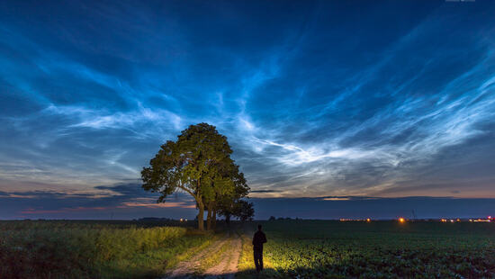 Eksplozja obłoków srebrzystych nad Polską. Niska aktywność słoneczna sprzyja ich występowaniu