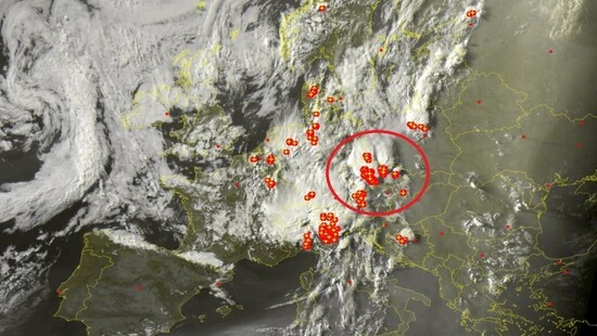 Burze i nawałnice z Czech uderzą w Polsce. To będzie burzowa noc 8/9 lipca, od Dolnego Śląska po Pomorze Gdańskie
