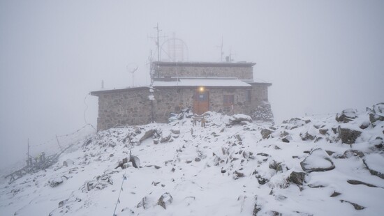 Zima we wrześniu pojawiła się w Tatrach. Śnieg stopnieje, to nie jest trwała pokrywa śnieżna