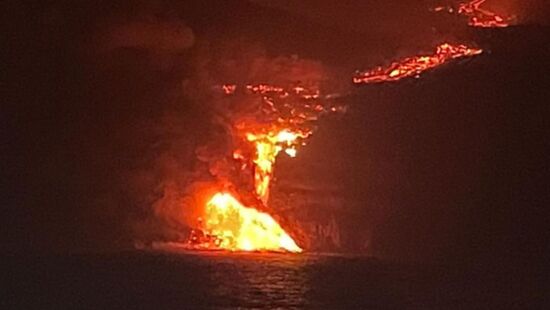 Lawa z wulkanu Cumbre Vieja na wyspie La Palma dotarła do oceanu. Ogromne zniszczenia