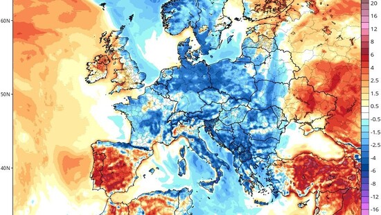 Pogoda na 12 października 2021. Front chłodny nad Polską. Miejscami przelotny deszcz, na wybrzeżu burze