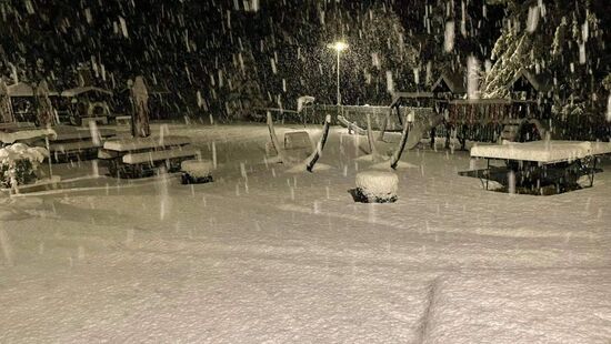 Spadł pierwszy śnieg. Zima uderzyła na Węgrzech. Miejscami zalegało ponad 30 cm śniegu