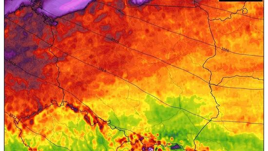 Pogoda na 22 października 2021. Druga fala wichury w Polsce. Przelotny deszcz i burze. Dłuższe chwile ze słońcem na południu