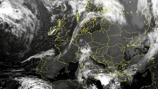 Pogoda na 25 października 2021. Słoneczny wyż w prognozie pogody dla Polski. Silny wiatr w Sudetach i Bieszczadach