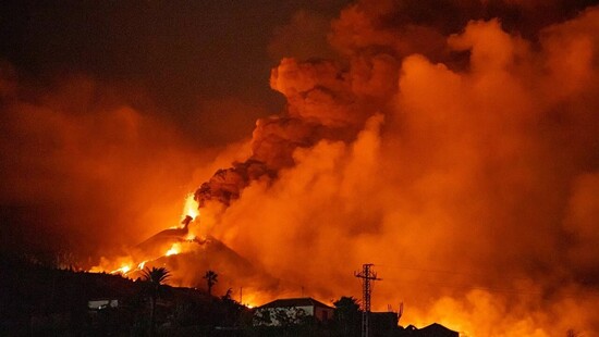 Kontrowersyjny pomysł polityka. Chce zbombardować wulkan na wyspie La Palma i skierować lawę w inne miejsce