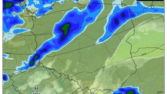 Pogoda na 7 listopada 2021. Przelotny deszcz i lokalne burze w Polsce. Rozpogodzenia na południowym wschodzie