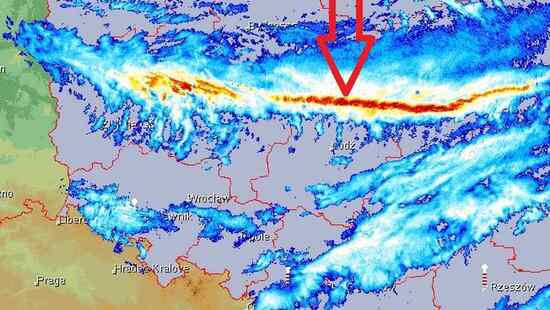 Wichura z linią szkwału i burzami sunie przez Polskę. Powoduje zniszczenia. Wiatr osiągnął 120 km/h