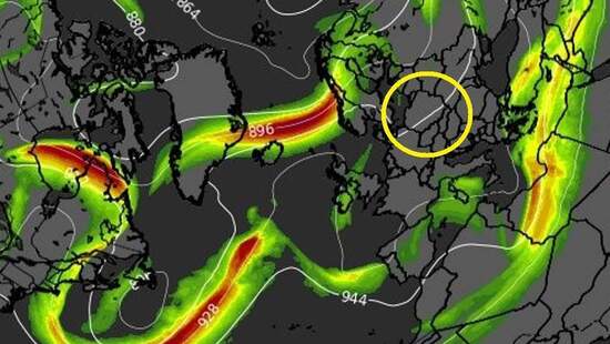 Korek atmosferyczny blokuje pogodę w Polsce. Umiarkowane temperatury przeciągną się na maj
