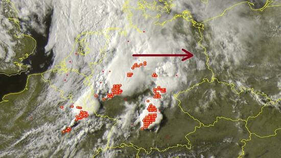 Alert pogodowy. Tornada w Niemczech. Silne burze i wichury w nocy wkroczą do Polski