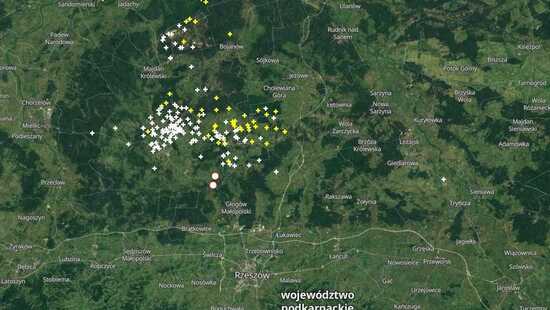 Tworzą się burze nad Polską. Przynoszą intensywny deszcz i grad. Przemieszcza się górny niż