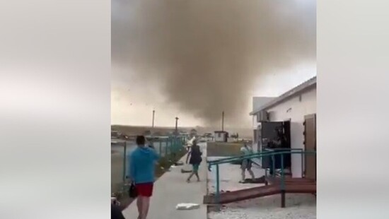 Tornado na Krymie wystraszyło Rosjan. Miał być urlop marzeń ale mają dość. Załamanie pogody niosą burze i ulewy