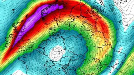 Wichury w Europie będą częste. Wiatr przekroczy 130 km/h. Cyklony wpłyną na pogodę w Polsce