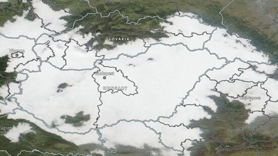 Narzekacie na pogodę? Ten kraj w Europie blisko Polski od niemal tygodnia jest odcięty od Słońca. Zawisł stratus z mgłą