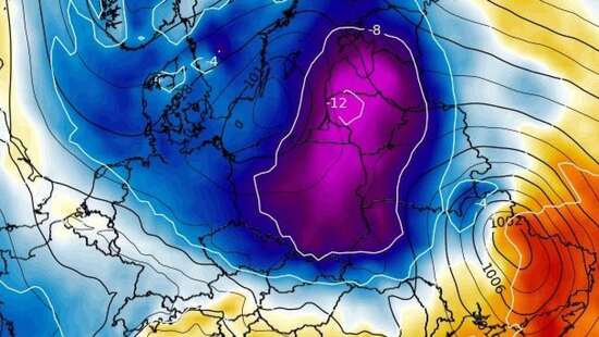 Burze śnieżne możliwe w Polsce. Śnieżyce przejdą w kilku regionach. Ruszy efekt morza