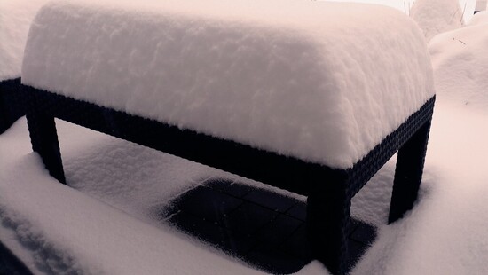 Śnieżyca uderzyła w Polskę. Spadło już 20-30 cm śniegu i będzie więcej. Trudne warunki na drogach