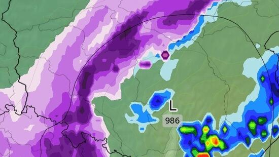 Spadnie do 15 cm śniegu. Niż z południa sprowadzi śnieżyce. W tych regionach Polski wróci zima i będą problemy na drogach