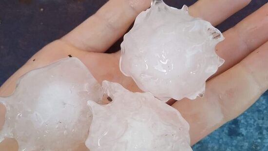 Nagłe gradobicie na południu. Spadły kule lodowe o średnicy 7 cm. Burze gradowe zaskoczyły mieszkańców
