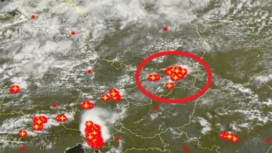 Burze superkomórkowe przechodzą przez Polskę. Niosą duży grad i silny wiatr. Jest biało jak w środku zimy