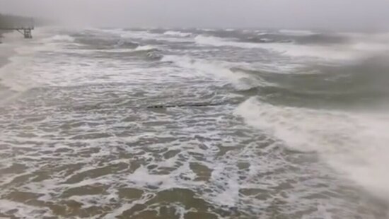 Bałtyk zabrał plaże. Wichura przekroczyła 100 km/h. Polacy są załamani urlopem nad morzem