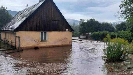 W godzinę zalało drogi i domy. Powódź błyskawiczna zaskoczyła w Polsce. Oberwania chmury będą się powtarzać
