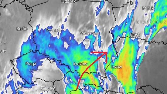 Fala na froncie nocą przejdzie przez Polskę. Przyniesie deszcz i burze. W tych regionach pogoda się załamie
