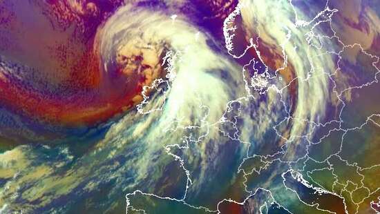 Noc przyniesie potężne wichury na zachodzie. Będą ulewy i śnieżyce. Załamanie pogody przegoni zimę z Polski