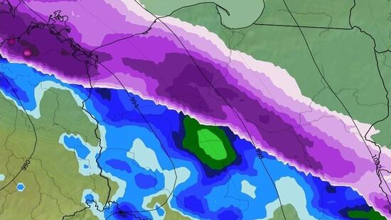 Front ze śnieżycą przechodzi przez Polskę. Zima wróciła na dłużej? Spadło 10 cm śniegu