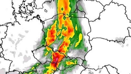 Potężne burze zakończą fale upałów. Wiatr przekroczy 100 km/h. Zmiana pogody będzie dynamiczna