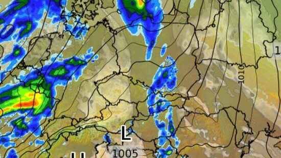 Pogoda na środę 9 października. Front chłodny z przelotnym deszczem nad Polską. Silny wiatr halny na południu