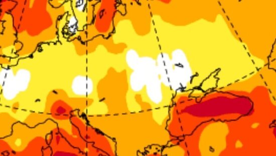 Najnowsza pogoda na listopad zadziwia. Pierwszy śnieg i częsty mróz? Nadciągnie silny wyż