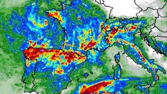 Nagle ulewy zaleją drogi. Spadnie 105 litrów wody. Oberwanie chmury wywoła powodzie błyskawiczne