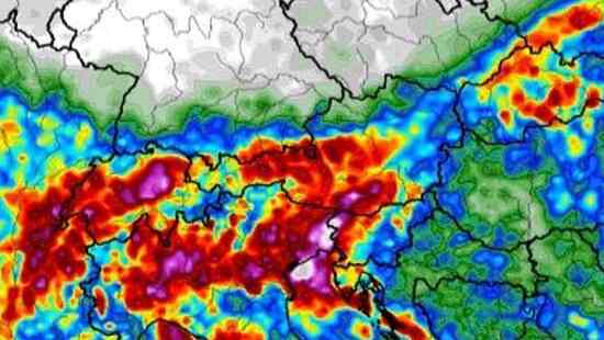 Oberwanie chmury podtopi domy. Spadnie 140 litrów wody. Silne ulewy ściągnie niż