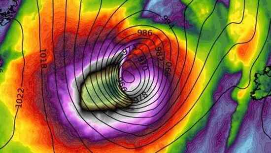 Uderzy ogromny cyklon. Wiatr przekroczy 150 km/h. Będą nagłe wichury na zachodzie